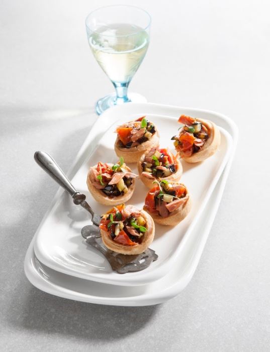 טארט במילוי טונה עגבניות אפויות וראוויאר חצילים