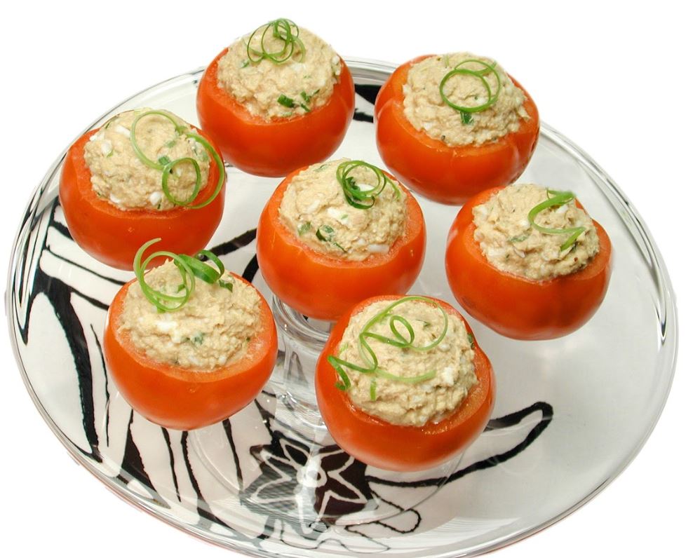 עגבניות ממולאות בסלט טונה