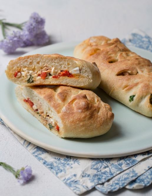 קלצונה טונה ופלפלים