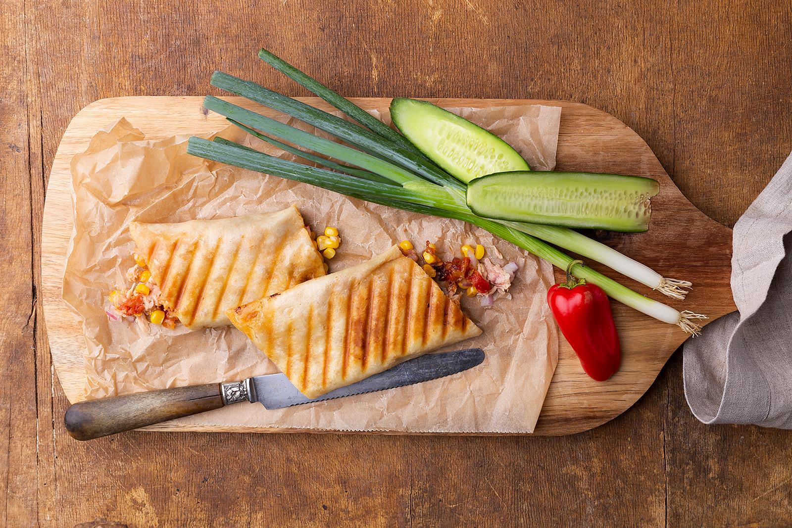 דגים בתוך לחמניות מקמח מלא